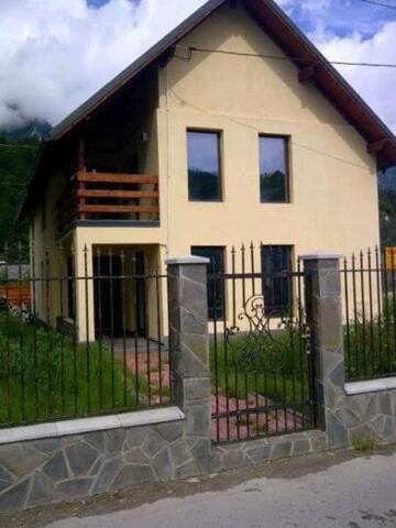 Фотографии Виллы CASA ALY г. Буштени (Румыния) №5 Фото Виллы CASA ALY г. Буштени 5