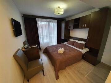 Фото номера Двухместный номер с 1 кроватью и видом на горы Гостевой дом Pensiunea Public House г. Буштени 9