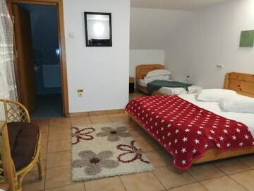 Фото номера Трехместный номер Гостевой дом Casa Zura г. Буштени 4