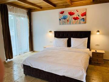 Фото номера Люкс с гидромассажной ванной Гостевой дом Casa Belcin г. Буштени 9