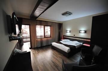 Фото номера Double Room with Free Pool Access - Vila 4 Курортные отели Complex Cochet г. Буштени 23