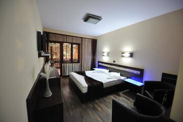 Фото номера Double Room with Free Pool Access - Vila 4 Курортные отели Complex Cochet г. Буштени 6