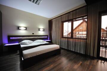 Фото номера Double Room with Free Pool Access - Vila 4 Курортные отели Complex Cochet г. Буштени 7
