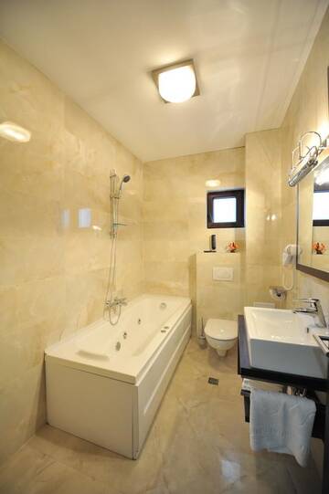 Фото номера Double Room with Free Pool Access - Vila 4 Курортные отели Complex Cochet г. Буштени 12
