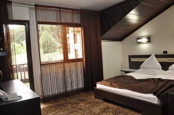 Фото номера Double Room with Free Pool Access - Vila 4 Курортные отели Complex Cochet г. Буштени 5