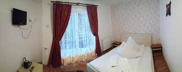 Фото номера Двухместный номер с 1 кроватью Гостевой дом Pensiunea Katalina 2 г. Буштени 7