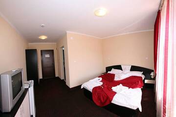 Фото номера Трехместный номер Отель Hotel Iri г. Буштени 11