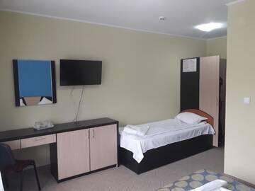 Фото номера Трехместный номер Отель Hotel Iri г. Буштени 4
