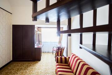 Фото номера Улучшенные апартаменты Дуплекс Отель Hotel Silva Busteni г. Буштени 4