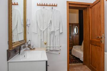 Фото номера Двухместный номер с 1 кроватью Гостевой дом IL Piccolo Castello Busteni г. Буштени 4
