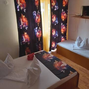 Фото номера Трехместный номер «Комфорт» Лоджи Pensiunea Premium Travel г. Буштени 3