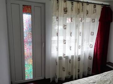 Фото номера Номер с кроватью размера «queen-size» и общей ванной комнатой Гостевой дом La Busteni г. Буштени 4