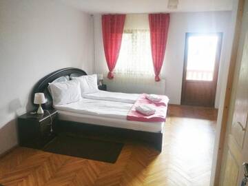 Фото номера Улучшенный двухместный номер с 1 кроватью Отель Bianca House г. Буштени 11
