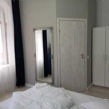 Фото номера Улучшенный номер с кроватью размера «king-size» Гостевой дом Casa Trei Frati г. Буштени 9