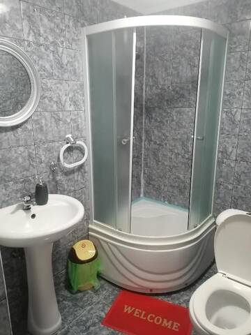 Фото номера Двухместный номер с 1 кроватью и балконом (для 2 взрослых и 1 ребенка) Проживание в семье Vila Adelina г. Буштени 15