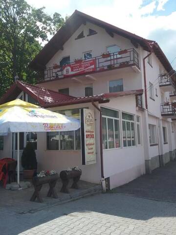 Фото Гостевой дом Pensiune Restaurant Sfinx г. Буштени 1