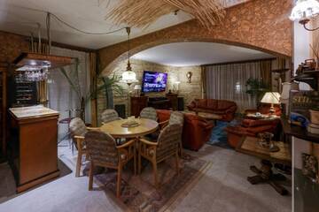 Фото номера Вилла с 6 спальнями Виллы Boutique Hotel Club-Austria г. Буштени 5