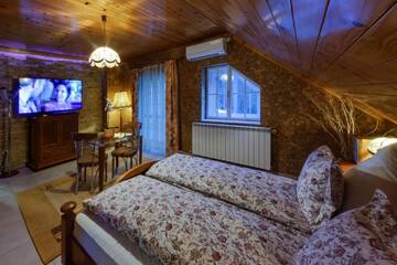 Фото номера Вилла с 6 спальнями Виллы Boutique Hotel Club-Austria г. Буштени 15