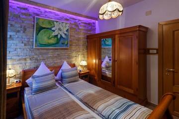 Фото номера Вилла с 6 спальнями Виллы Boutique Hotel Club-Austria г. Буштени 18
