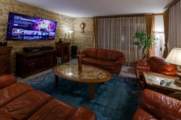 Фото номера Вилла с 6 спальнями Виллы Boutique Hotel Club-Austria г. Буштени 6