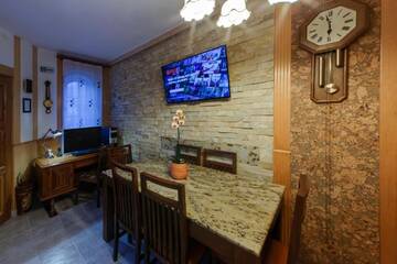Фото номера Вилла с 6 спальнями Виллы Boutique Hotel Club-Austria г. Буштени 4