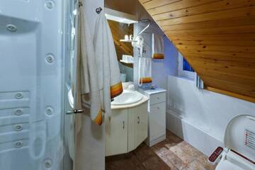 Фото номера Вилла с 6 спальнями Виллы Boutique Hotel Club-Austria г. Буштени 29