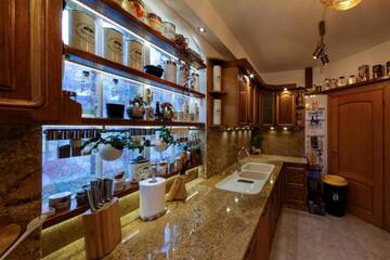 Фото номера Вилла с 6 спальнями Виллы Boutique Hotel Club-Austria г. Буштени 27