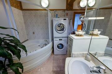 Фото номера Вилла с 6 спальнями Виллы Boutique Hotel Club-Austria г. Буштени 31