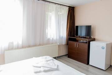 Фото номера Трехместный номер «Комфорт» с душем Гостевой дом Casa Andy г. Буштени 3