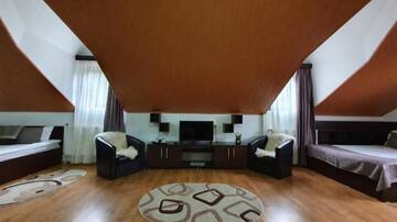 Фото номера Семейный номер с ванной комнатой Гостевой дом Casa Teleferic г. Буштени 3