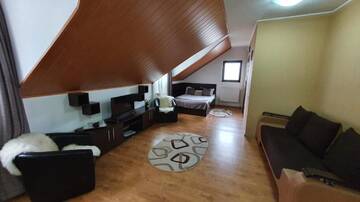 Фото номера Семейный номер с ванной комнатой Гостевой дом Casa Teleferic г. Буштени 6