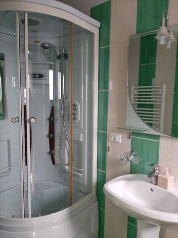 Фото номера Трехместный номер с собственной ванной комнатой Отель Vila Dolly г. Буштени 6