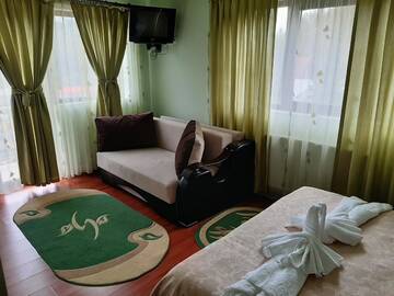Фото номера Трехместный номер с собственной ванной комнатой Отель Vila Dolly г. Буштени 4